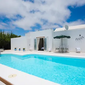 https://villa-pippa.in-canary-islands.com